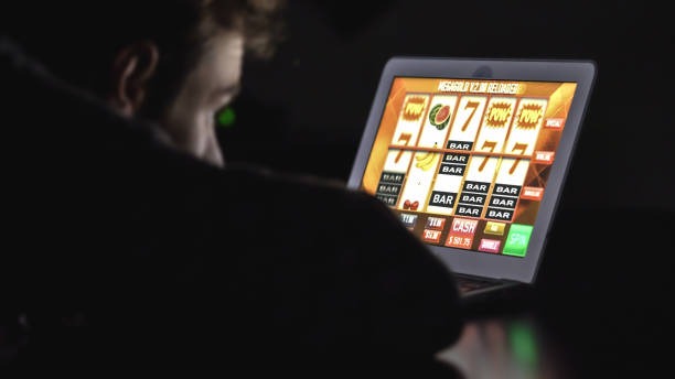 Qiu Qiu card tiles displayed on viu platform interface
