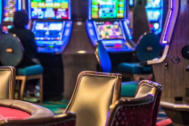 Qiu Qiu hand rankings displayed on viu gaming interface with example tiles